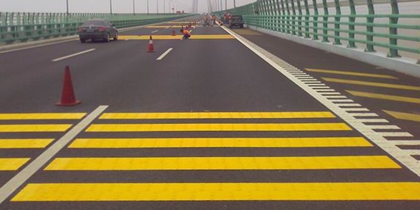 雙道黃色標線
